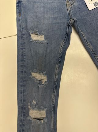 Pantalón Bershka Roto Talla 38