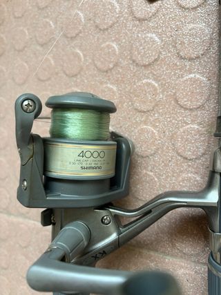 Caña de pescar con carrete