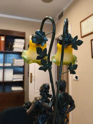 Lámpara Art Nouveau Figuras Florales