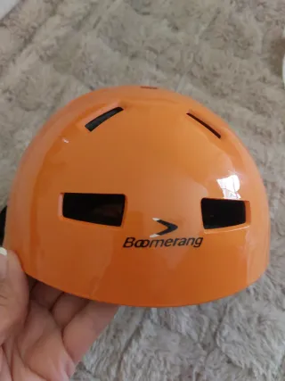 Casco naranja para niño