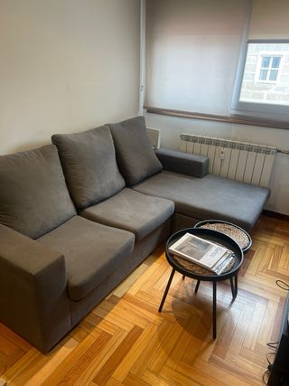 Salón completo: sofá, mesa , mesitas y bancos