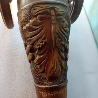 Portabottiglie in legno a forma di cannone