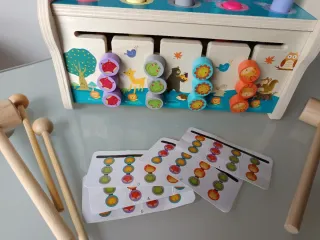 Juguete madera con xilófono y martillos