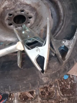 Pinzas metálicas para taller alrededor de 12