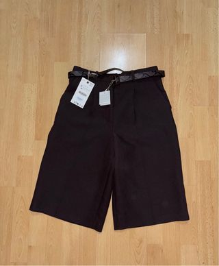 Bermuda tiro alto pinzas y cinturón