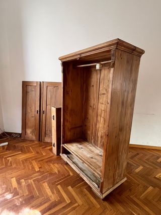Guardaroba in legno rustico
