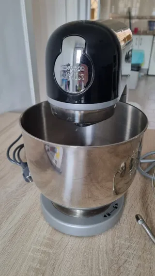 Batidora Kenwood kMix. Usada solo 3 veces.