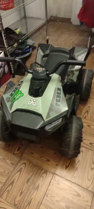 Quad eléctrico Feber para niños con cargador