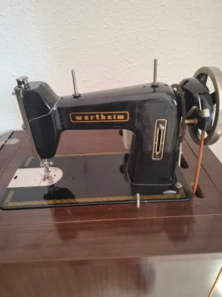 Máquina de coser Wertheim antigua incluye motor