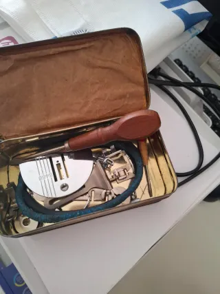 Máquina de coser Wertheim antigua incluye motor