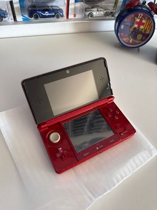 Nintendo 3DS Metallic Red