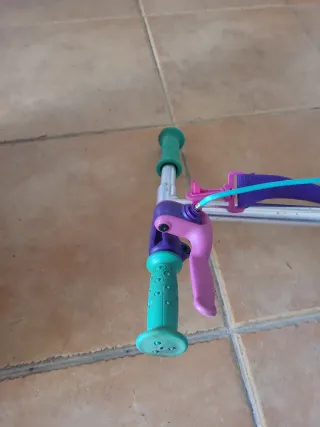 Patinete Oxelo niña rosa, morado y verde con freno