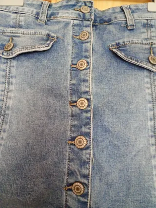 Falda vaquera mujer botones deshilachada