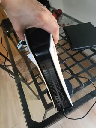 PlayStation 5 Blanca.   Sin mando