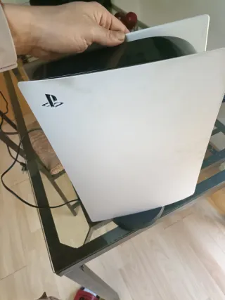 PlayStation 5 Blanca.   Sin mando