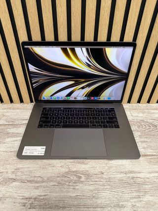 MacBook Pro 15" 2017 i7 16gb 1tb SSD