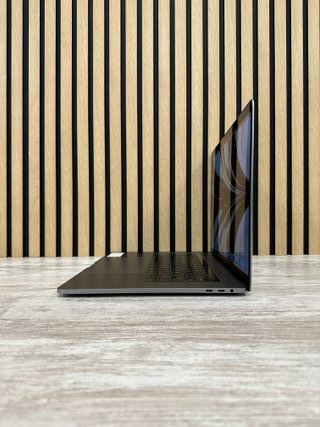 MacBook Pro 15" 2017 i7 16gb 1tb SSD