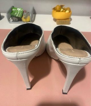 Zapatos tacón Zara piel blancos talla 37