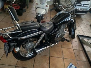 Suzuki Cruiser Negra Manual