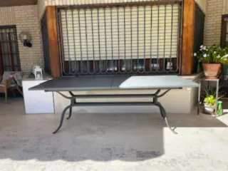 Mesa extensible exterior marca UNOPIU