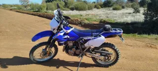 Suzuki DRZ400S Enduro Moto Azul/Blanca