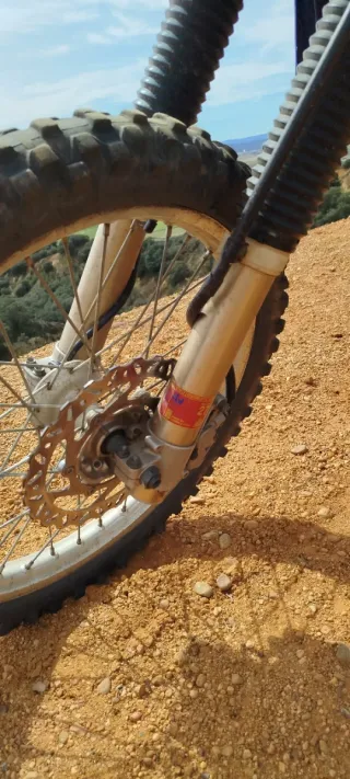 Suzuki DRZ400S Enduro Moto Azul/Blanca