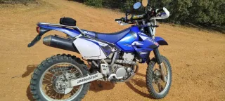Suzuki DRZ400S Enduro Moto Azul/Blanca