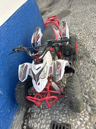 Quad infantil nuevo, solo tiene polvo.