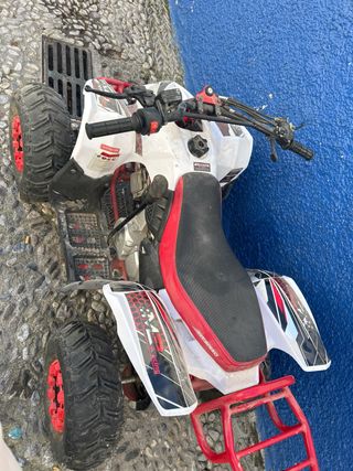 Quad infantil nuevo, solo tiene polvo.