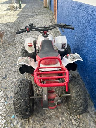 Quad infantil nuevo, solo tiene polvo.