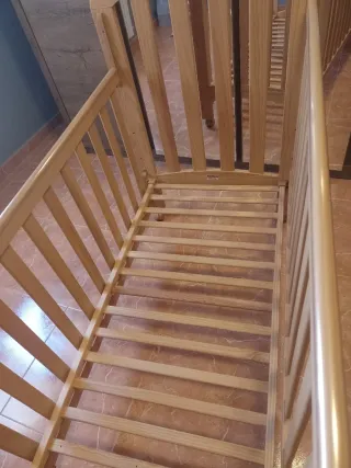 Cuna de madera marca Tramas