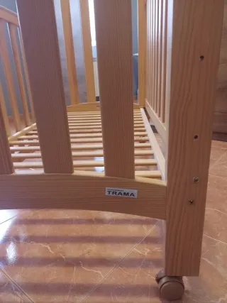 Cuna de madera marca Tramas