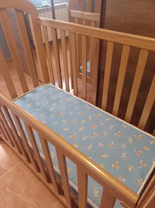 Cuna de madera marca Tramas