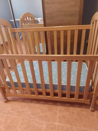 Cuna de madera marca Tramas