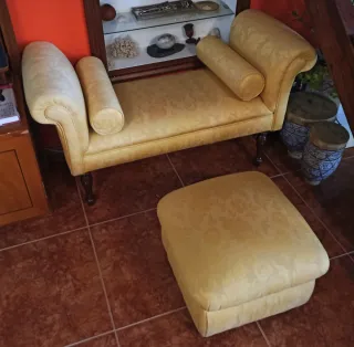 Diván Francés con Reposapiés Amarillo
