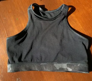 Top deportivo Nike camuflaje Talla S