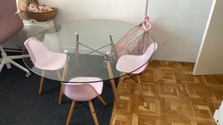 Mesa redonda cristal y 3 sillas niña