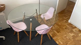 Mesa redonda cristal y 3 sillas niña