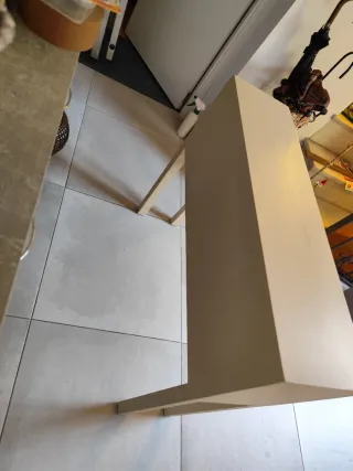 Ingresso beige con cassetti e ante