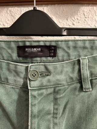 *Pantalón vaquero verde talla 40 Pull&Bear