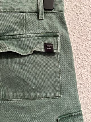 *Pantalón vaquero verde talla 40 Pull&Bear