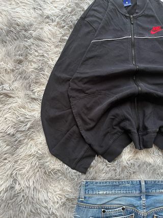 Chaqueta Nike Negra Logo Rojo Vintage 90s