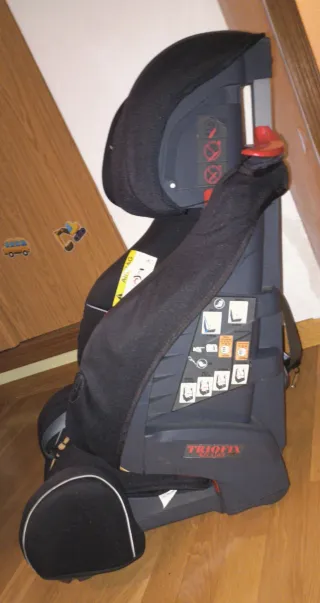 Silla de coche Klippan Triofix 9-36 kg, con base.