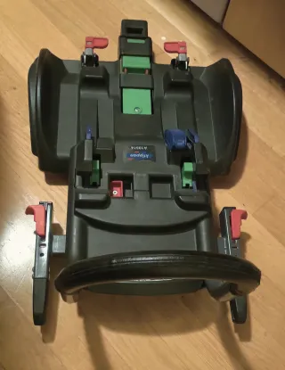 Silla de coche Klippan Triofix 9-36 kg, con base.