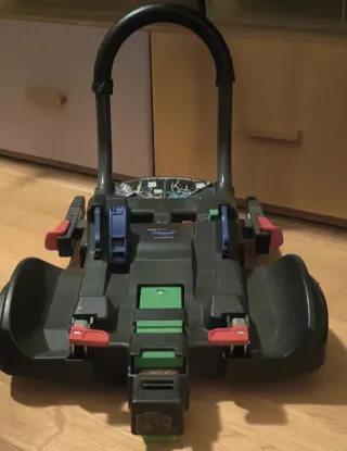 Silla de coche Klippan Triofix 9-36 kg, con base.