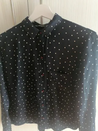 Camisa Bershka lunares azul Talla XS