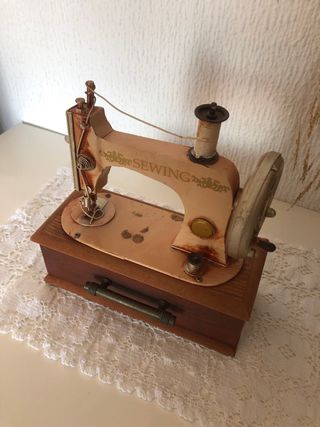 Máquina de coser vintage decorativa