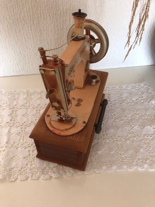 Máquina de coser vintage decorativa