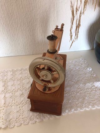 Máquina de coser vintage decorativa