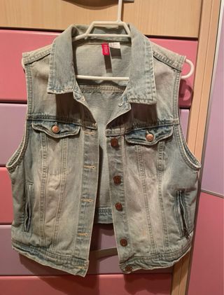 Chaleco vaquero H&M sin mangas.